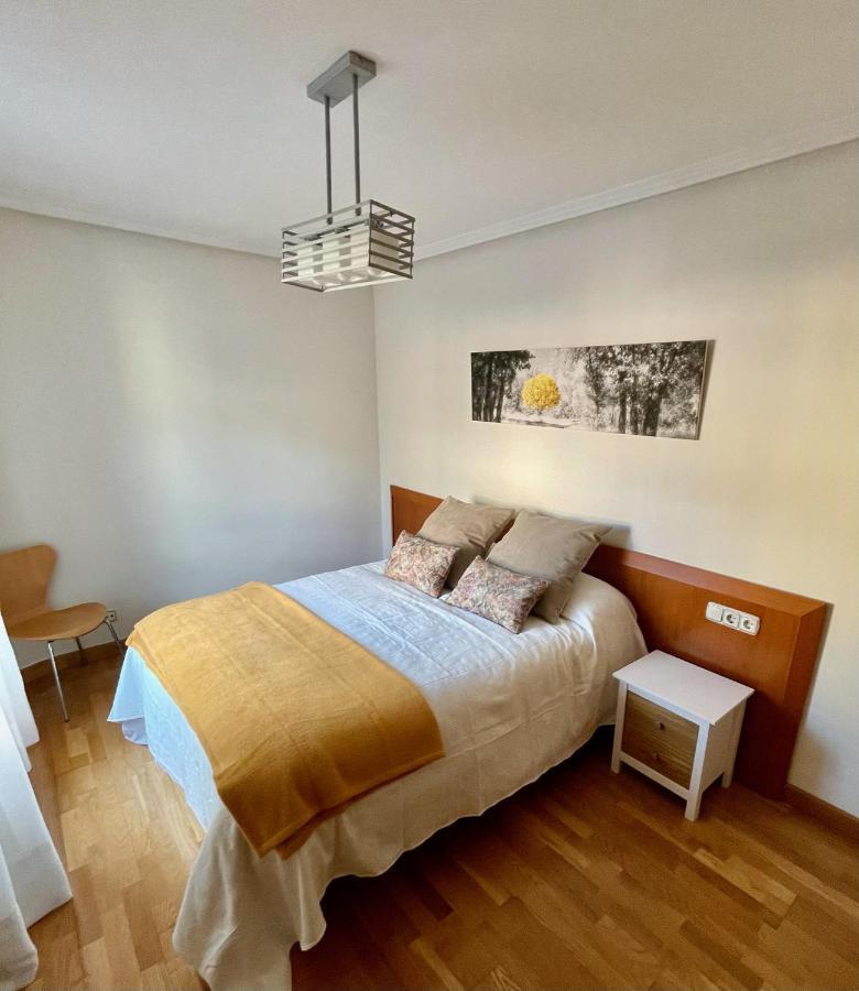 Apartamento Paseo De La Losa Oviedo Bagian luar foto